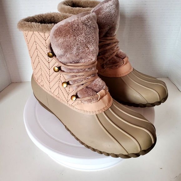 Baretraps Women's Beige and Blush Pink Duck Style Snowboots size 8 - Picture 2 of 6